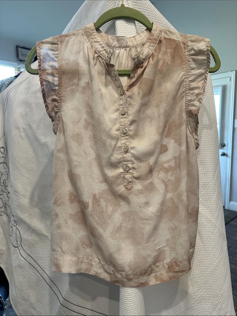 Cloth & Stone 100% Tencel Abstract Ruffle Blouse Beige Small